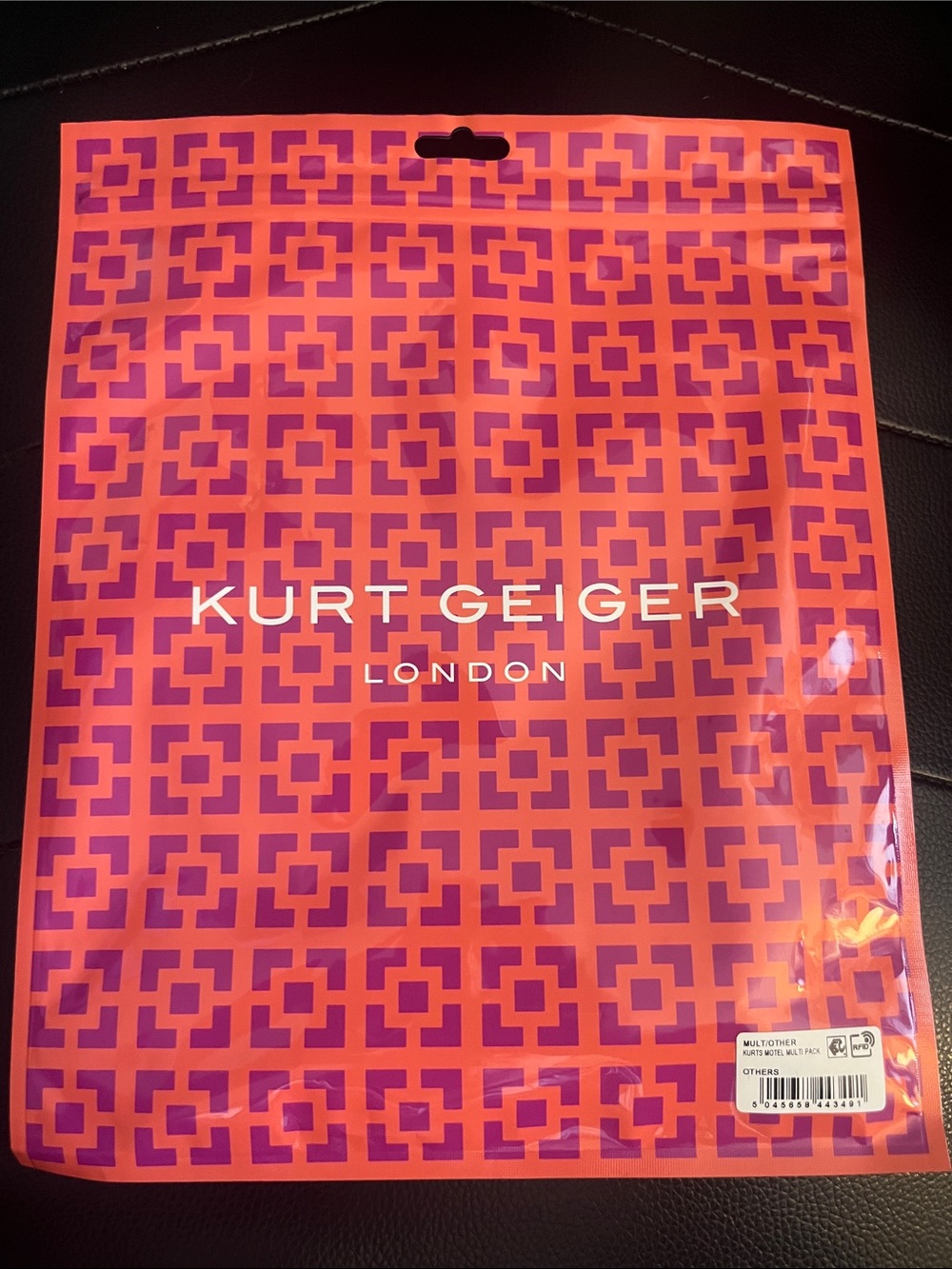 Kurt Geiger “Kurt’s Motel” Souvenir Set - New in Package - Picture 4 of 4